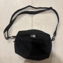 NEW ERA ブラックショルダーバッグのサムネイル