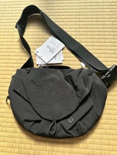 lululemon Curved Crossbody Bag 3L ブラックのサムネイル