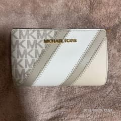 MICHEAL KORS 二つ折り財布のサムネイル