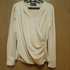 ベージュ カシュクール 長袖トップスのサムネイル