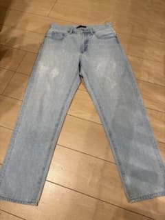 ユニクロ　レギュラーフィットテーパードジーンズ