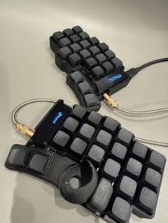 【新品】keyball44互換品　動作確認済み　スモークアクリル　付属品付き 新品】keyball44互換品 動作確認済み スモークアクリル 付属品付き