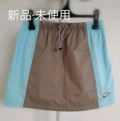 ナイキ　スカートのサムネイル