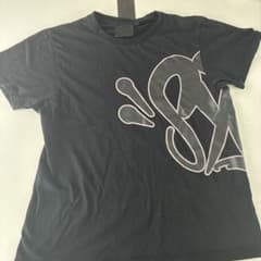 Syna Worldグラフィティロゴ Tシャツのサムネイル