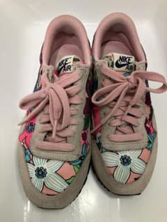 Nike Air スニーカー　23cmピンク/マルチカラー　オシャレのサムネイル