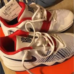 ゆぅ様専用。NIKEカイリーフライトラップ22.5㎝新品☆値下げ中のサムネイル