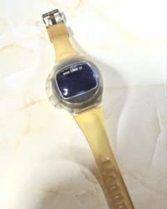 デジタル腕時計のサムネイル