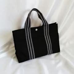 〔ほぼ新品〕A4サイズの手提げトートバッグです〇☆のサムネイル
