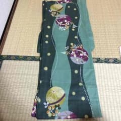 緑の和柄浴衣のサムネイル