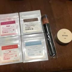 【りかさん様専用】ETVOS パウダー&ブラシ お得セットのサムネイル