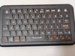 美品Bluetooth＆Wi-Fi両対応ワイヤレスキーボードバックライト付のサムネイル