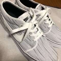 NIKE スニーカーのサムネイル