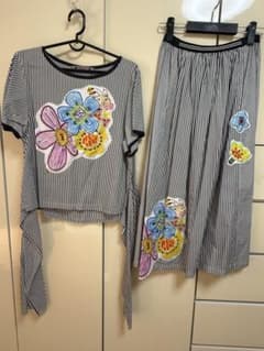 少額値下可能！アルベロベロストライプ柄 花柄刺繍 セットアップトップス スカートのサムネイル