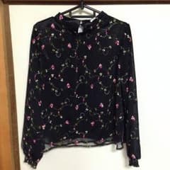 値下げしました！ハニーズ 刺繍ブラウス ブラックLのサムネイル