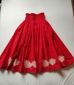 フラダンス用 赤いスカート 葉の刺繍のサムネイル