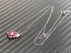 K18WG ルビー 0.82ct ダイヤ 0.19ct ネックレス 花デザイン - メルカリ