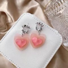 ハート型ピアス ピンク クリスタルチャーム付きのサムネイル