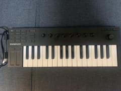 KOMPLETE KONTROL M32 MIDIキーボードのサムネイル
