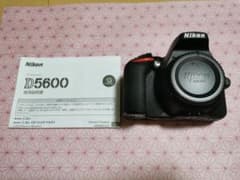 【りら様専用】Nikon D5600　ダブルズームキット（新品SDカード付き）のサムネイル