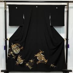 D768 黒留袖　金駒刺繍　花刺繍　七宝　落款入　正絹　着物　袷　極美品 D968 黒留袖 刺繍 金駒刺繍 華文 七宝 正絹 着物 袷 極美品 - メルカリ