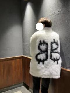 BALENCIAGA バレンシアガ フェイクファーコート オーバーサイズ BALENCIAGA バレンシアガ フェイクファーコート オーバーサイズ - メルカリ