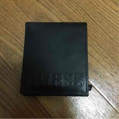 GUESS２つ折り財布のサムネイル