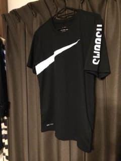 NIKE ビッグスオッシュ 黒Tシャツ Sのサムネイル