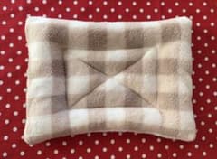 ハンドメイド　うさぎの座布団１枚　ブラウンチェックのサムネイル