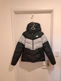 NIKE　ダウンジャケット　子供用　L　160cmのサムネイル