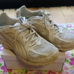 プーマランニングシューズのサムネイル