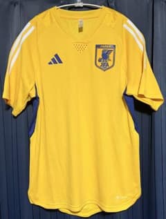 サッカー 日本代表 オフィシャル トレーニングウェア カタールW杯 着用モデルのサムネイル