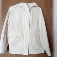 GU マウンテンパーカー アイボリー Mサイズのサムネイル