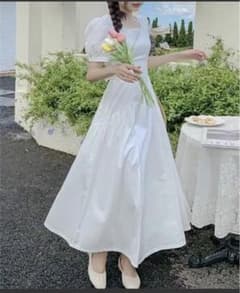 スクエアネック ホワイトワンピースのサムネイル