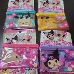 最終値下げ♡Seria　セリア　サンリオフラットポーチサマーバケーション♡のサムネイル