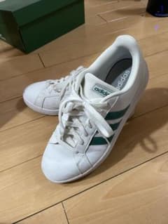 adidas 白スニーカー　緑ラインのサムネイル