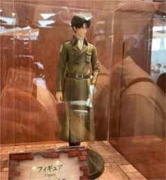 最終値下げ❣️USJ限定　進撃の巨人　リヴァイ　フィギュアほほ笑みver.のサムネイル