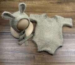 ニューボーンフォト　うさぎ　新生児　セルフフォト　おうちフォトのサムネイル