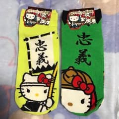 『忠義』ハローキティ 靴下＆缶バッジセット①のサムネイル