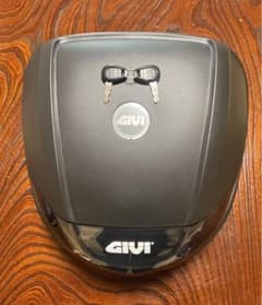 GIVI リアボックス30Ｌ未塗装スモークレンズ　モノロックケースE300NTのサムネイル