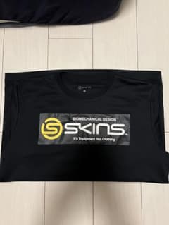 SKINS Tシャツのサムネイル