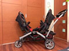 コンターズ　2人乗りベビーカー　縦型　海外のサムネイル