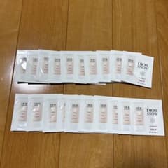 Dior Snow UVシールド　トーンアップ日焼け止め乳液　20枚のサムネイル