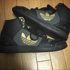 最終値下げ！！adidas ハイカットスニーカーのサムネイル
