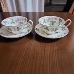 美品　ウェッジウッド ワイルドストロベリー ティーカップ&ソーサー 2客のサムネイル