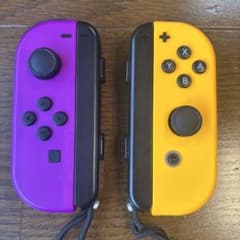 Nintendo Switch 純正ジョイコン ストラップ付　パープル　オレンジのサムネイル