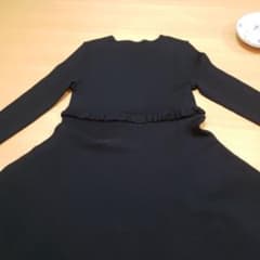 TO BE CHIC ワンピ 黒 フリル ビジューつきのサムネイル