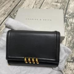 ★CHARLES & KEITH★ 財布のサムネイル