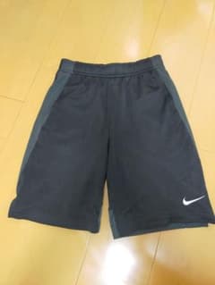 NIKE ハーフパンツ メッシュ ブラック 140-150cmのサムネイル