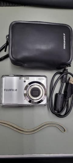 【値下げ】フジフィルム デジタルカメラ AV250 FinePixのサムネイル