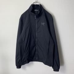 美品 25AW アークテリクス アトムジャケット S ブラック 刺繍ロゴ 美品 25AW アークテリクス アトムジャケット S ブラック 刺繍ロゴ